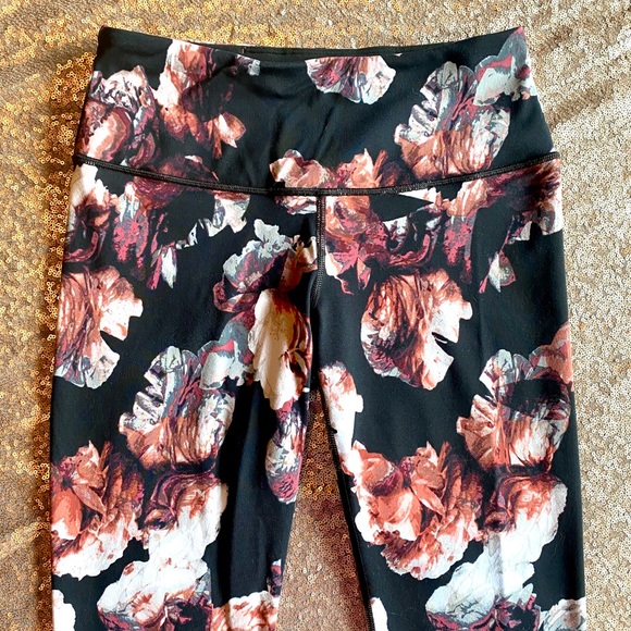 Victoria’s Secret Sport Knockout Black Floral Tight/Legging - Picture 3 of 7